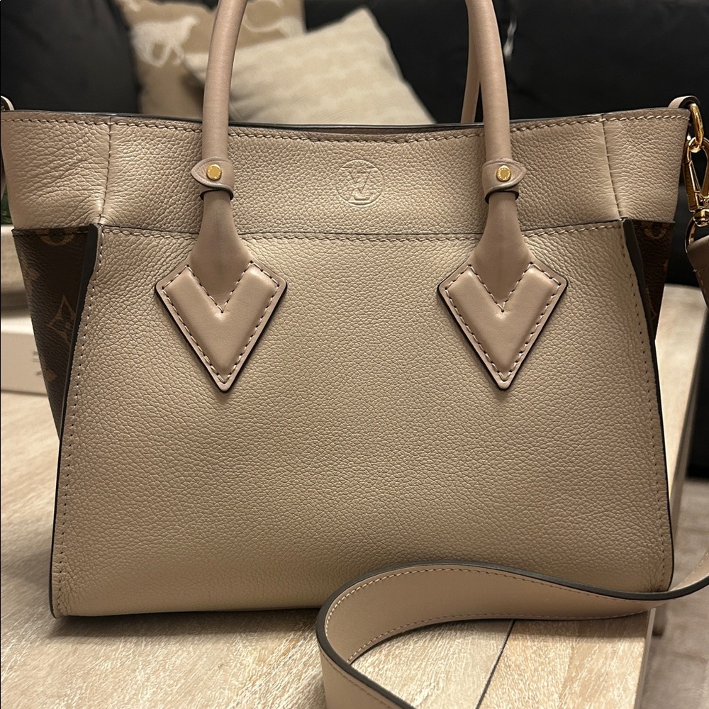 Louis Vuitton On my Side PM Greige - Picture 3 of 13
